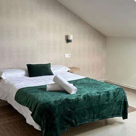 Casa Grande Do Costureiro-para Grupos En Con Terraza Y Vistas بيت للعطل
