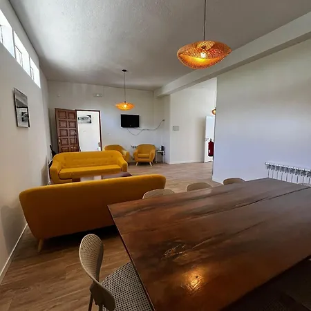 Casa Grande Do Costureiro-Para Grupos En Portomarin Con Terraza Y Vistas