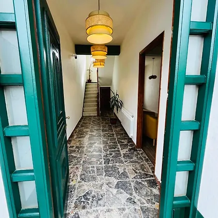 Casa Grande Do Costureiro-para Grupos En Con Terraza Y Vistas Nyaraló Portomarin