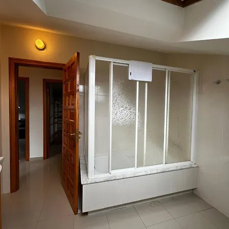 Casa Grande Do Costureiro-Para Grupos En Portomarin Con Terraza Y Vistas Holiday home