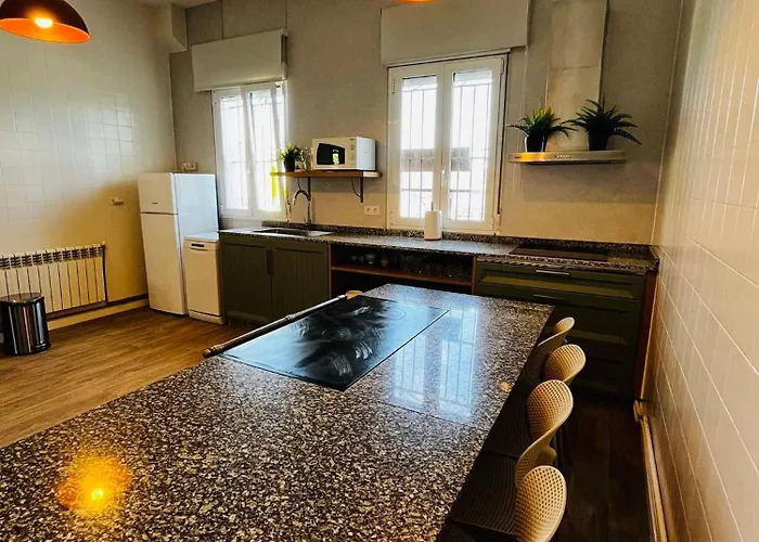 Casa Grande Do Costureiro-para Grupos En Con Terraza Y Vistas Hébergement de vacances Portomarín