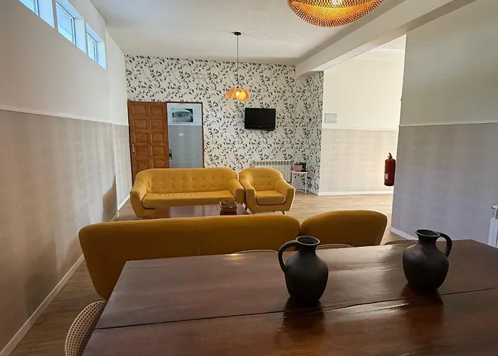 Casa Grande Do Costureiro-para Grupos En Con Terraza Y Vistas Portomarín